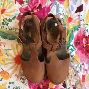 Low wood brown oiled clog